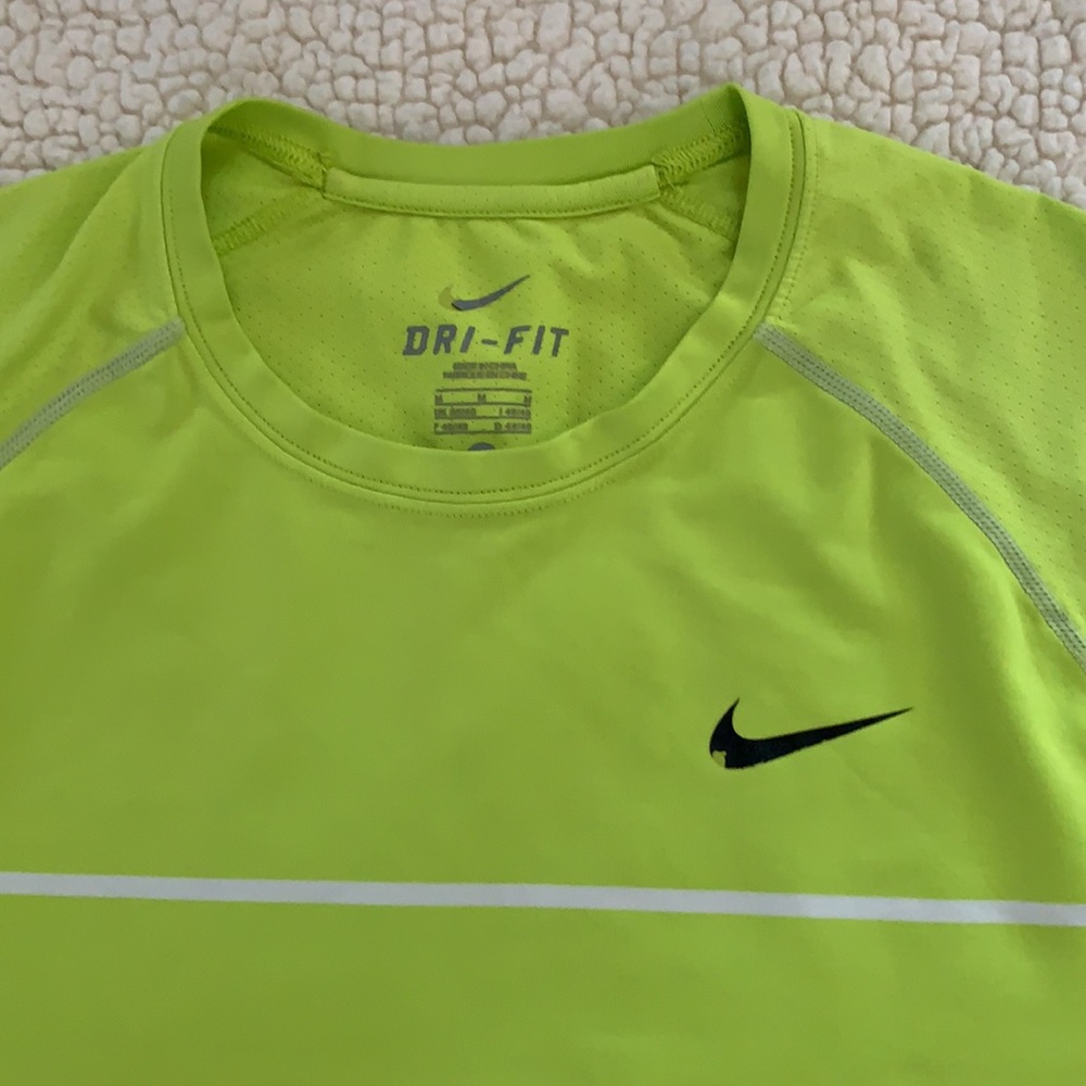 Nike (3) shirts / Men's Shirt / Size: M - Picture 6 of 6